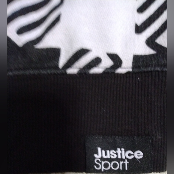 Justice Cropped fleece top size L (12-14)     11-016 - Picture 3 of 4